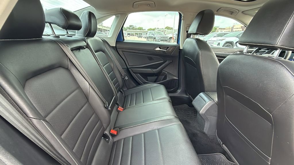 Used 2022 Volkswagen Jetta SE image 28