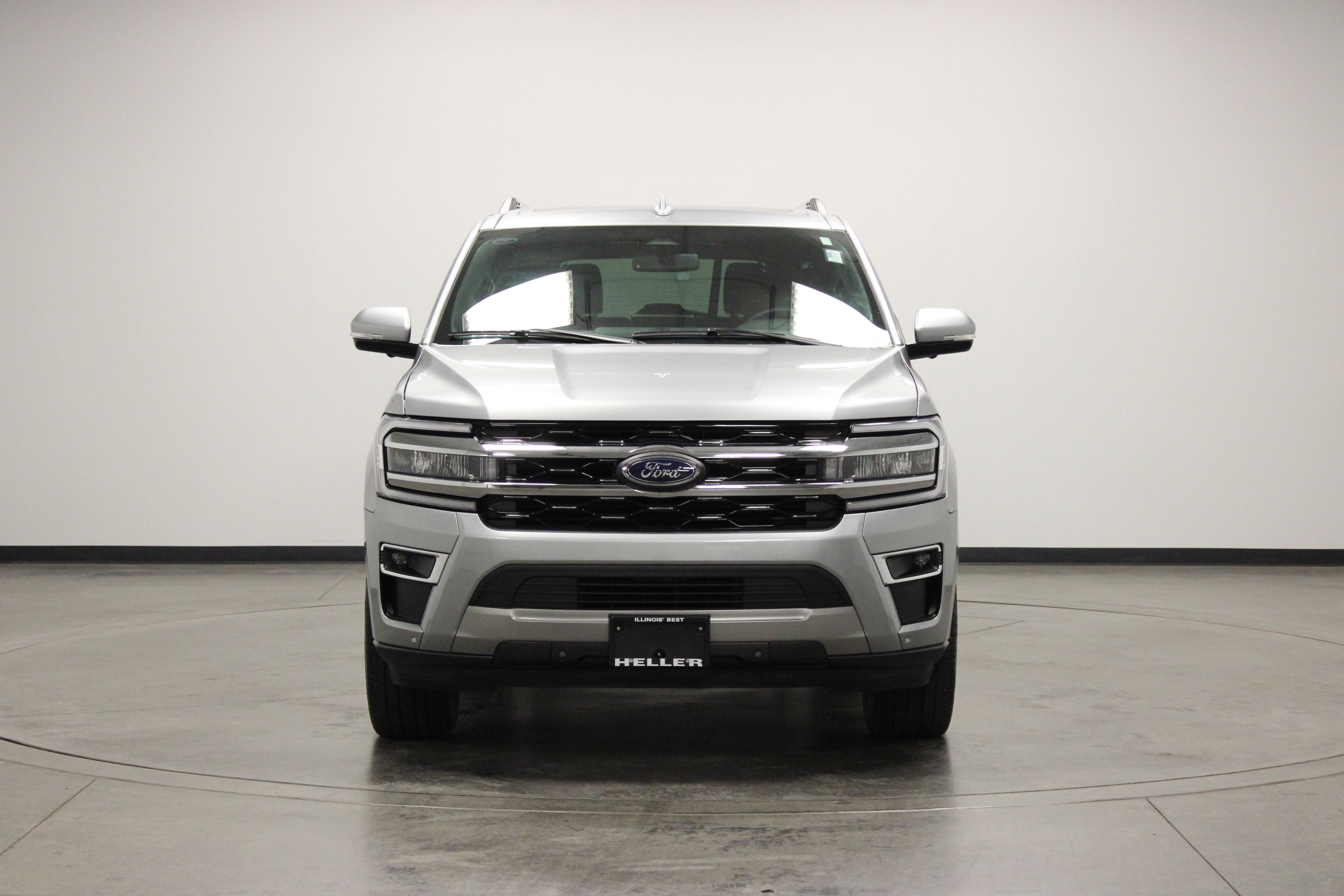 Used 2024 Ford Expedition Limited AWD/4WD image 3
