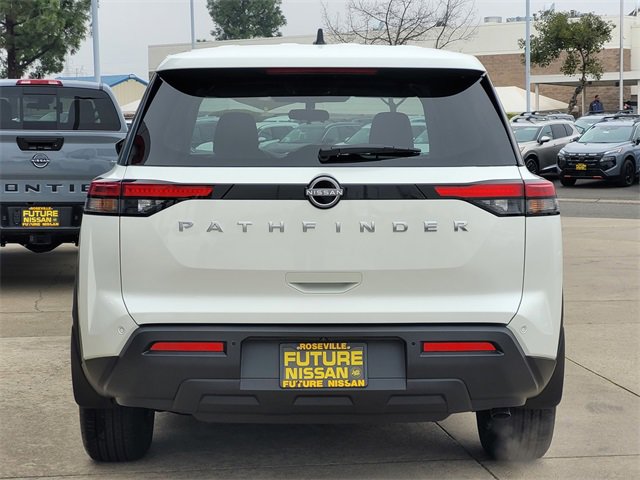 New 2025 Nissan Pathfinder S image 6