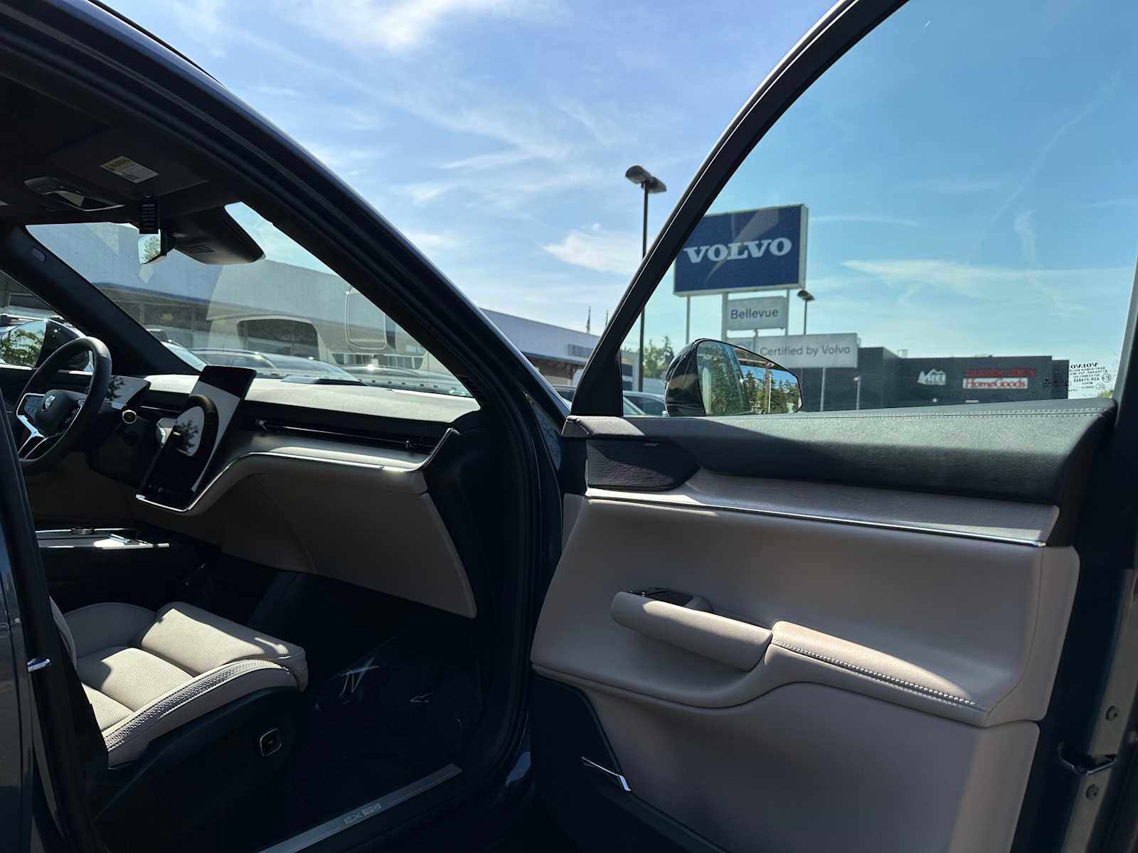 New 2025 Volvo EX90 Ultra image 11