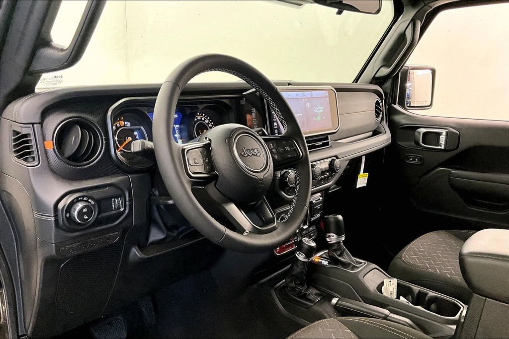 Used 2025 Jeep Gladiator Mojave AWD/4WD image 13