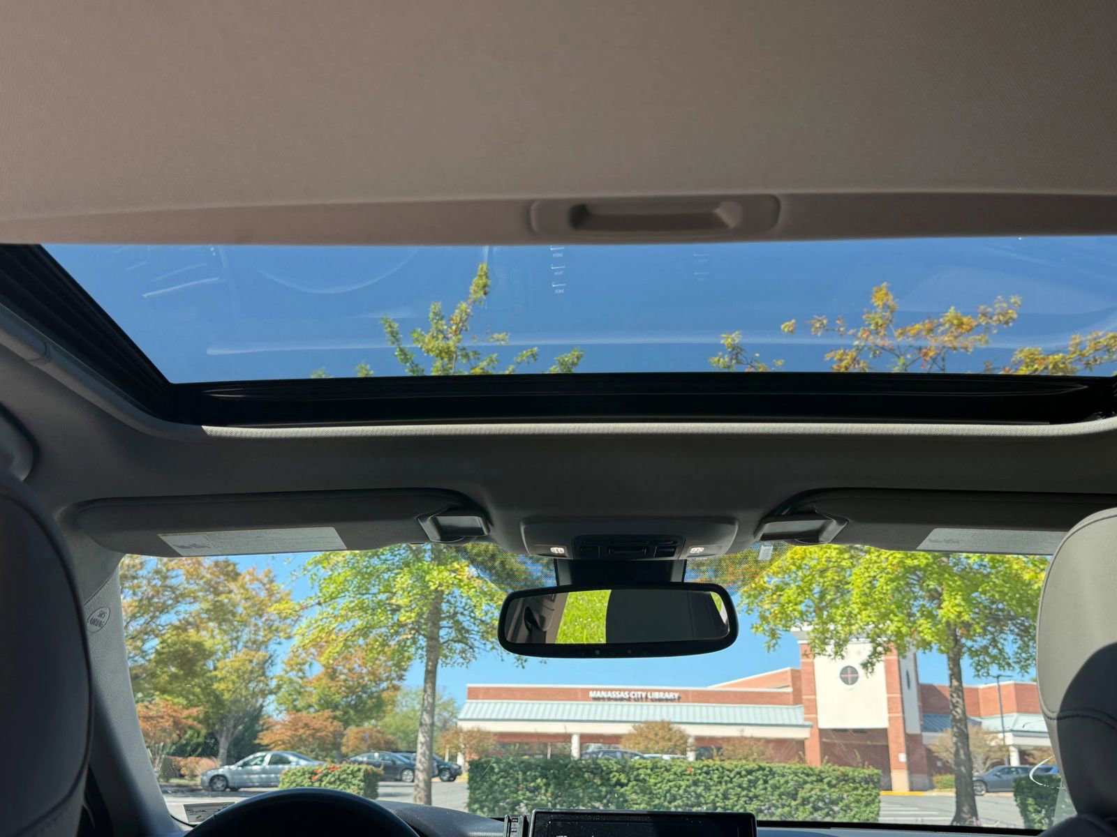 Used 2024 Toyota Camry SE w/ Convenience Package image 13