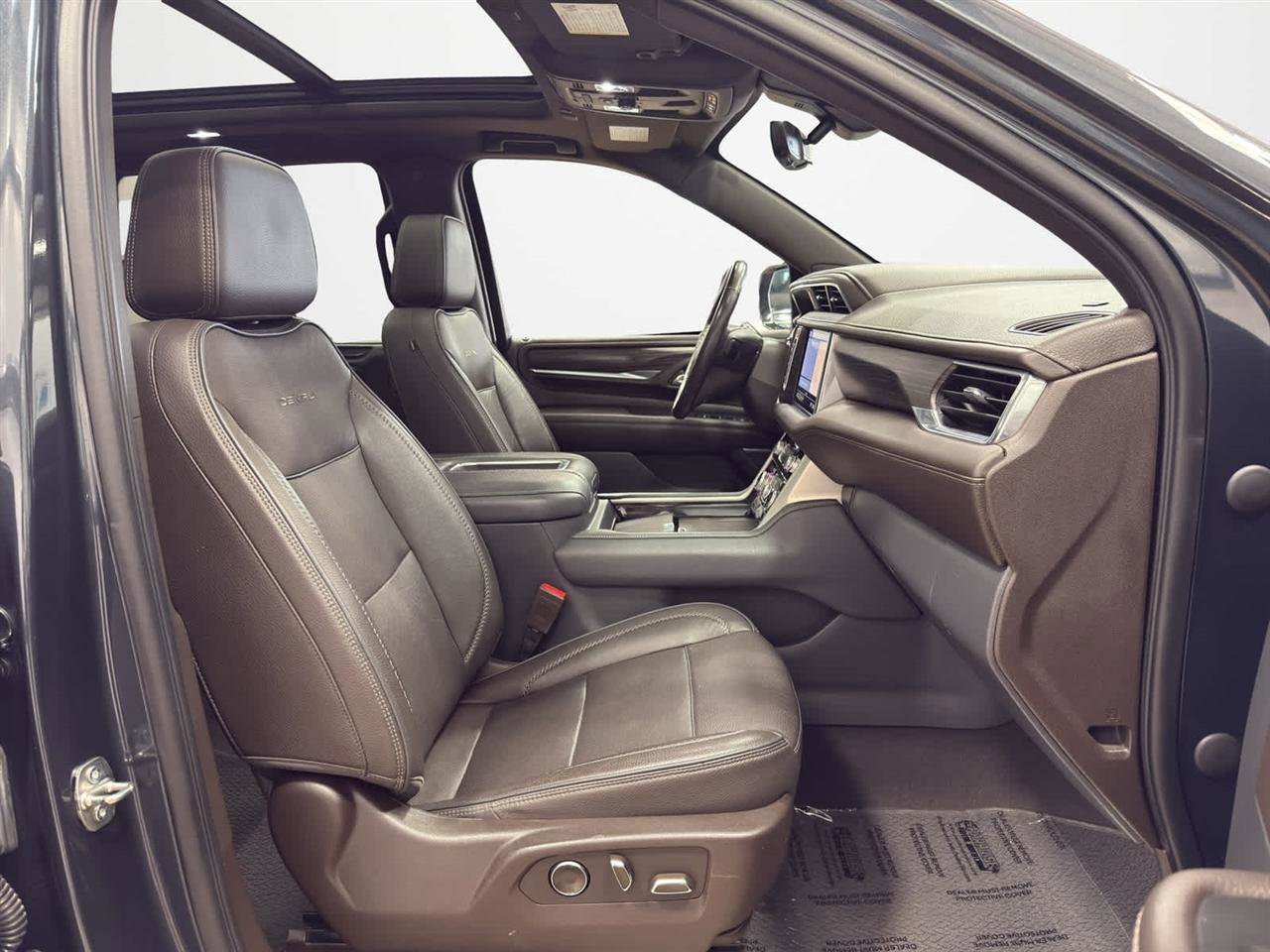 Used 2021 GMC Yukon Denali w/ Denali Premium Package image 32