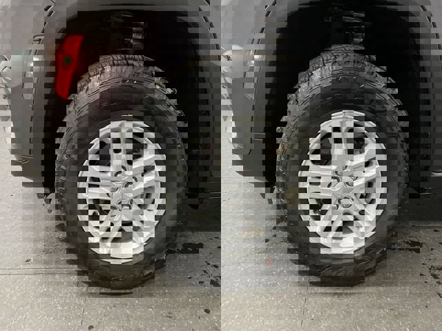 Used 2024 Jeep Grand Cherokee Laredo image 32