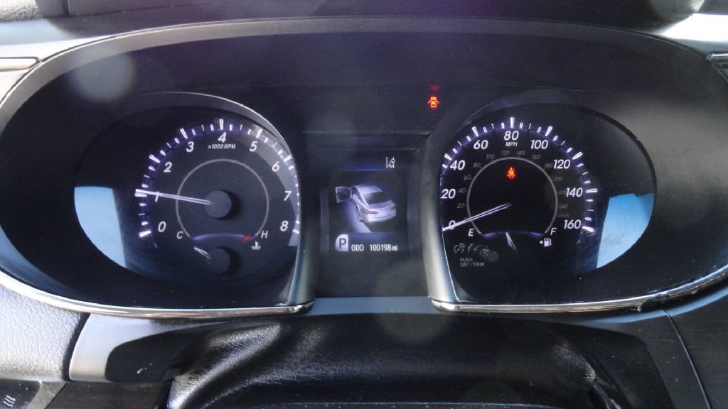 Used 2018 Toyota Avalon XLE image 12