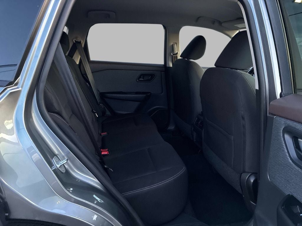 Used 2023 Nissan Rogue S AWD/4WD image 10
