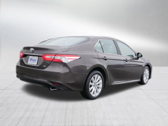 Used 2018 Toyota Camry LE image 3