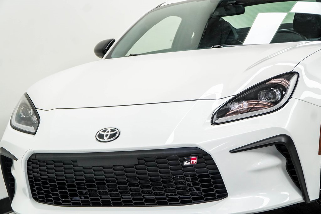 Used 2022 Toyota GR86 Premium image 2