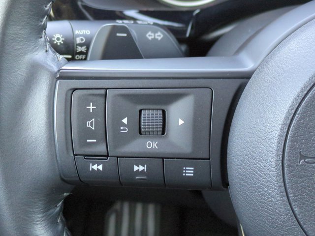 Used 2025 Nissan Pathfinder SV image 24