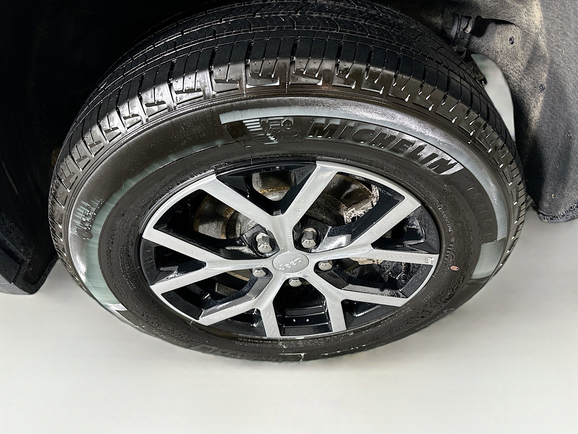 Used 2024 Jeep Grand Cherokee L Limited w/ Luxury Tech Group II image 11