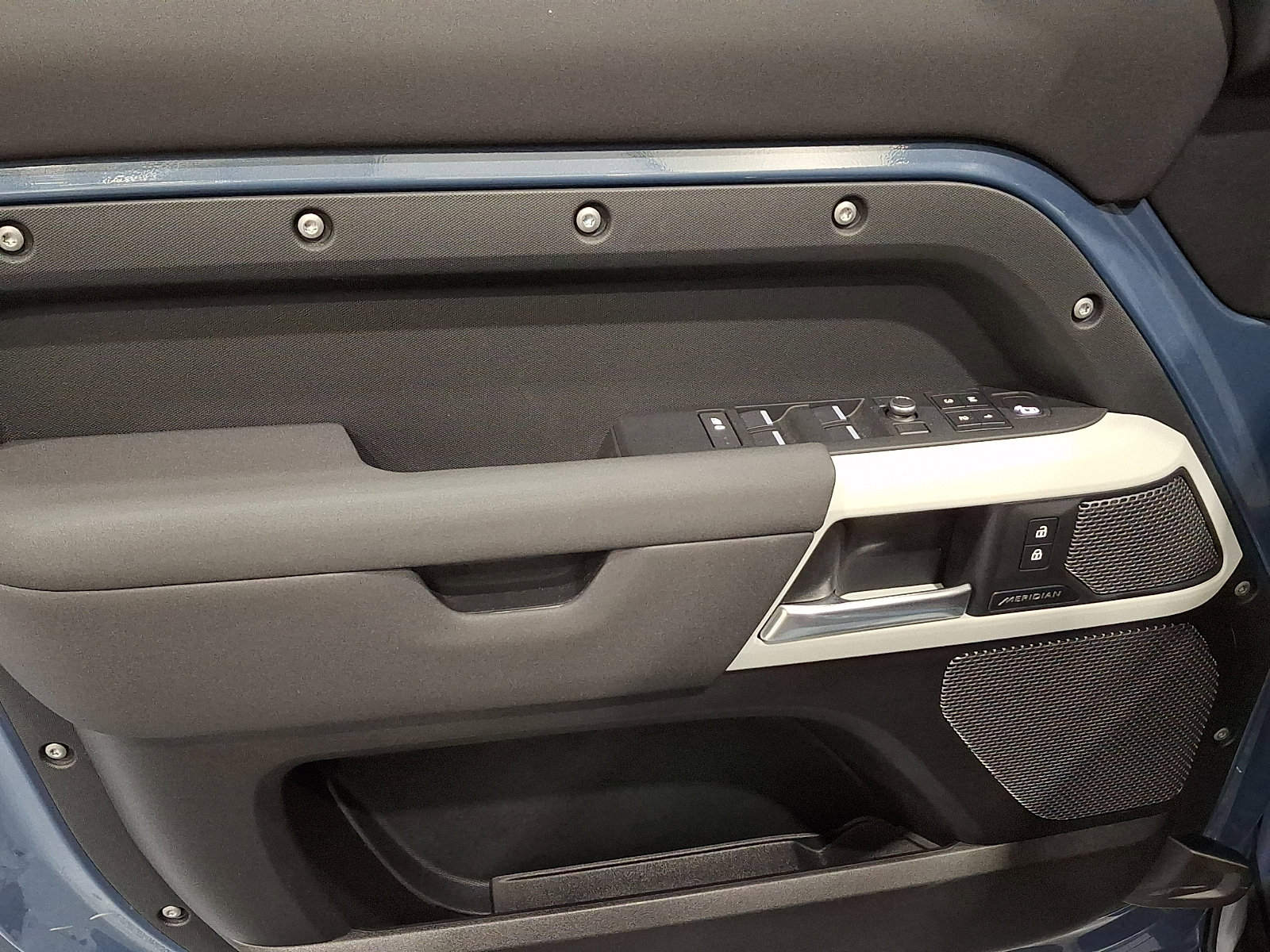 Used 2021 Land Rover Defender 110 SE image 11