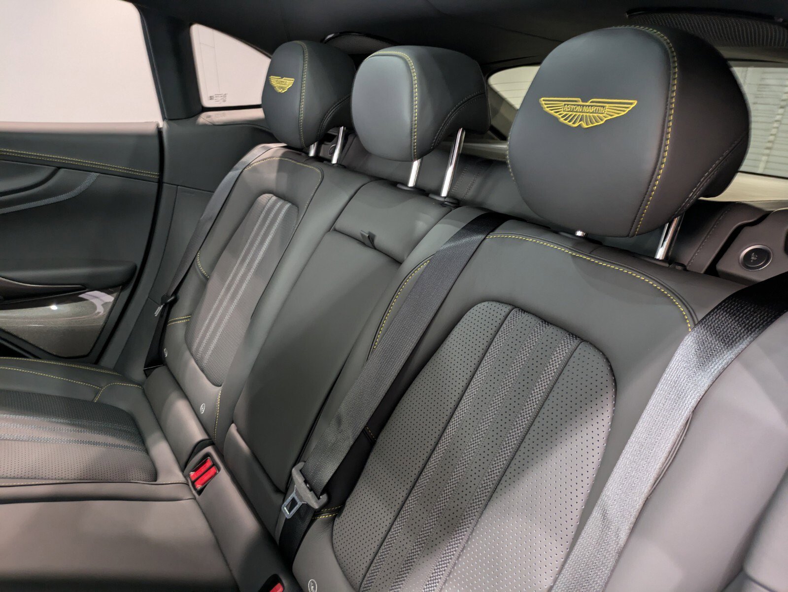 Used 2025 Aston Martin DBX 707 image 20