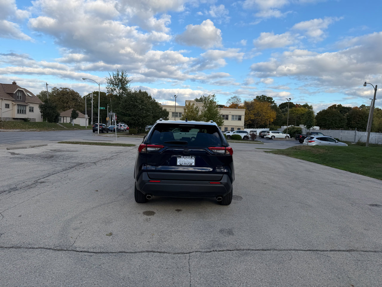 Used 2021 Toyota RAV4 XLE image 6