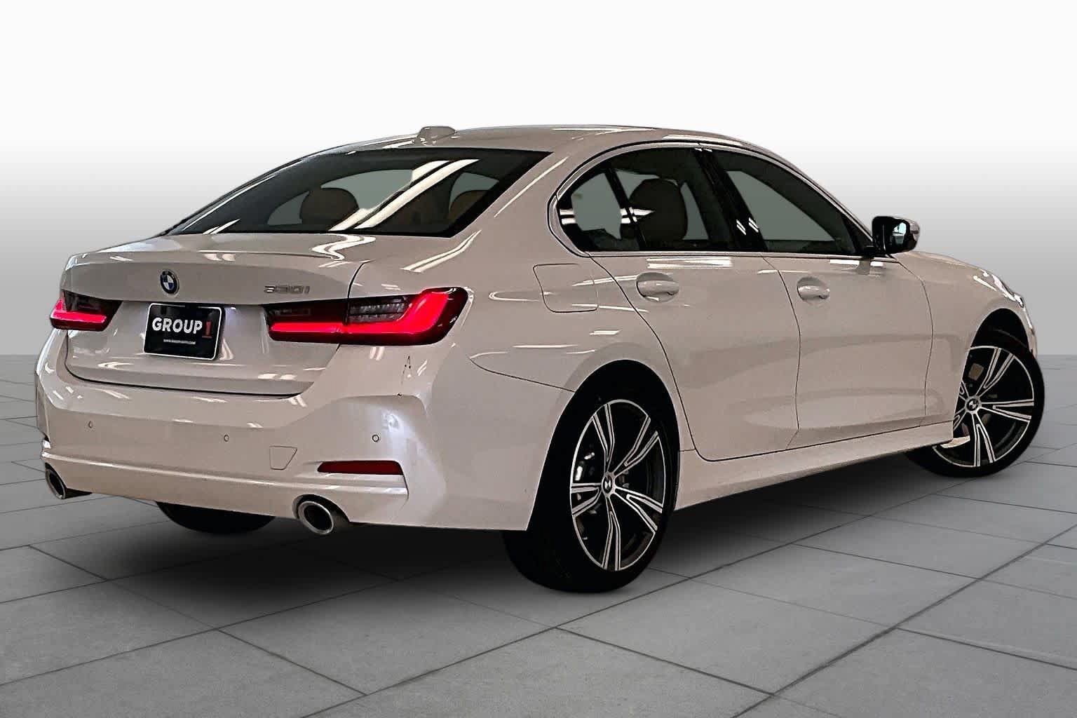 Used 2024 BMW 330i Sedan w/ Convenience Package RWD image 11
