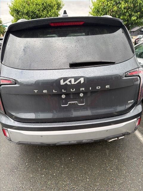 Used 2024 Kia Telluride EX w/ EX Captain's Chair Package image 3