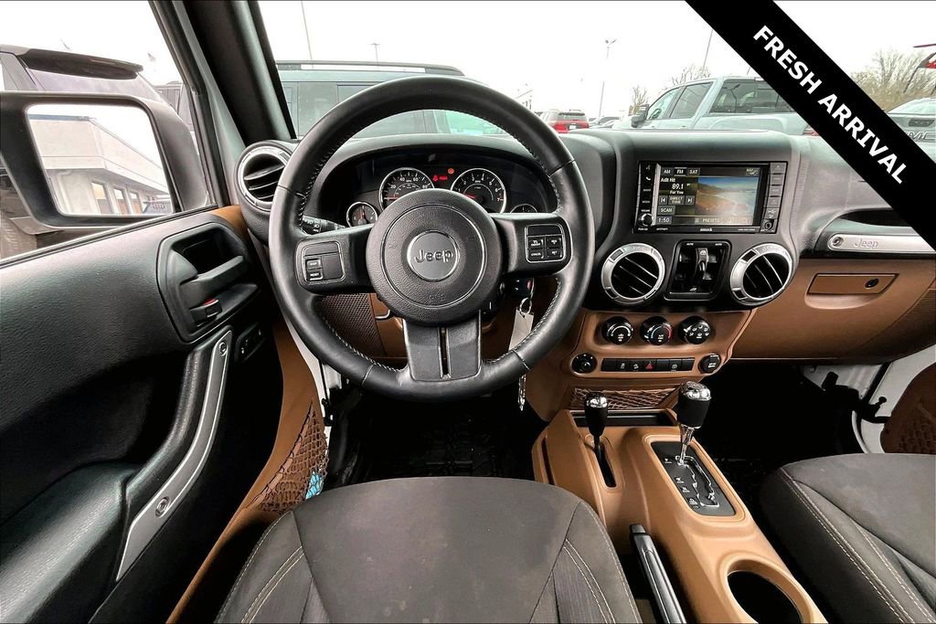 Used 2016 Jeep Wrangler Unlimited Sahara image 8