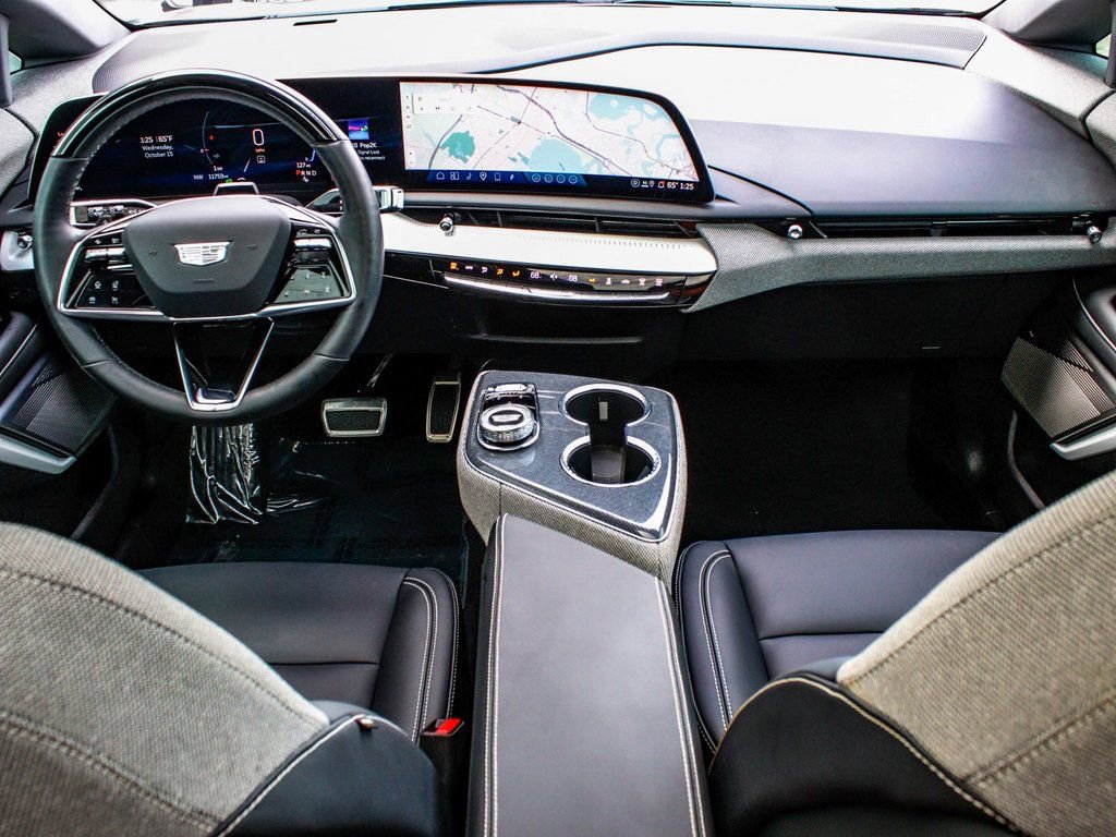 Used 2025 Cadillac Optiq Luxury 1 image 37