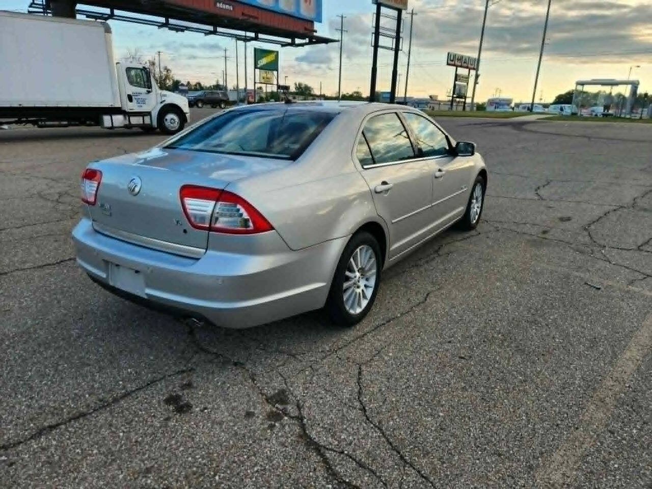 Used 2008 Mercury Milan Premier FWD image 4