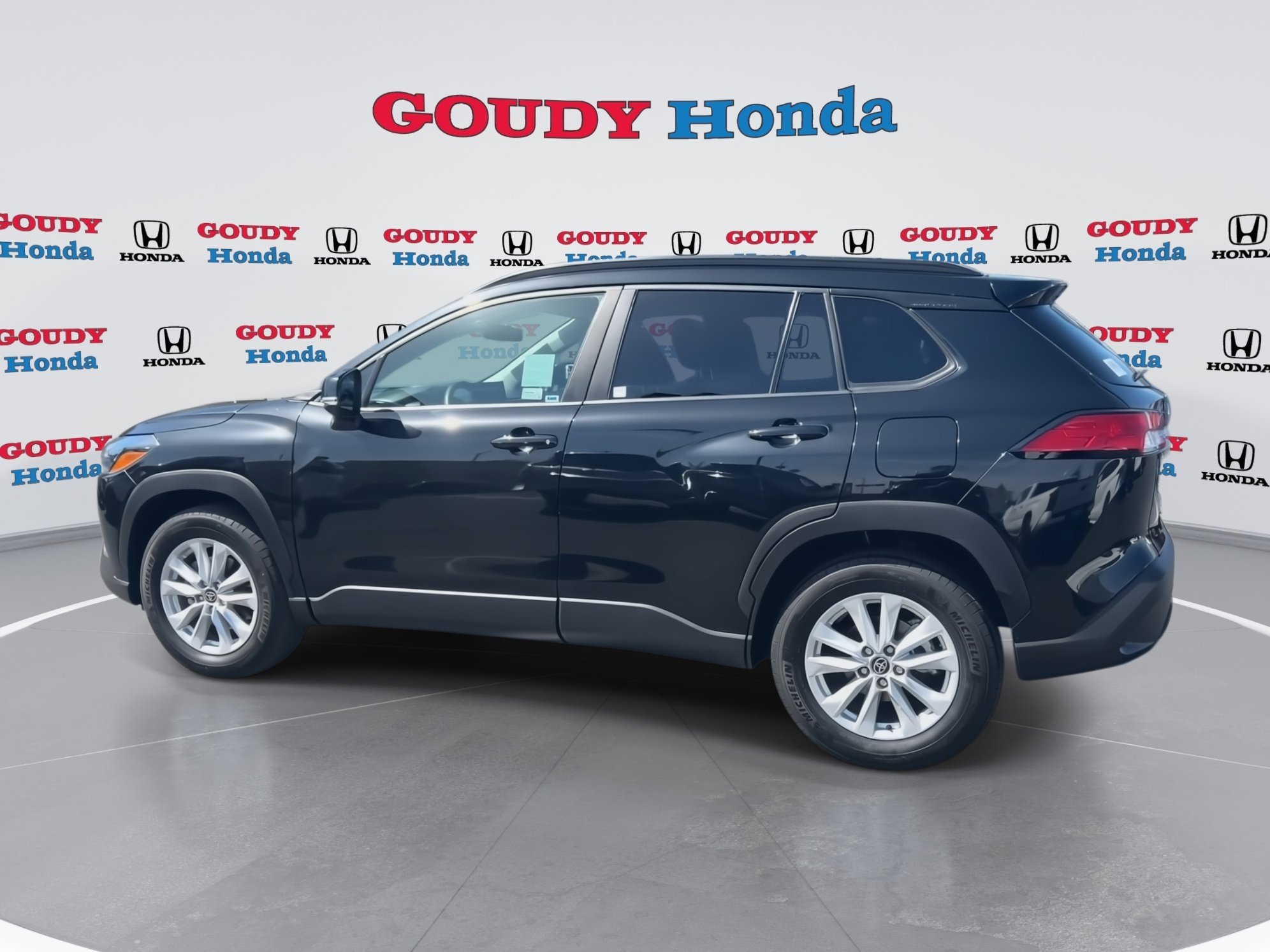 Used 2023 Toyota Corolla Cross LE FWD image 6