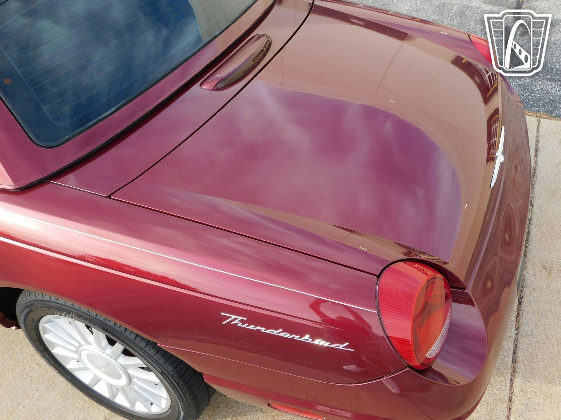 Used 2004 Ford Thunderbird image 40