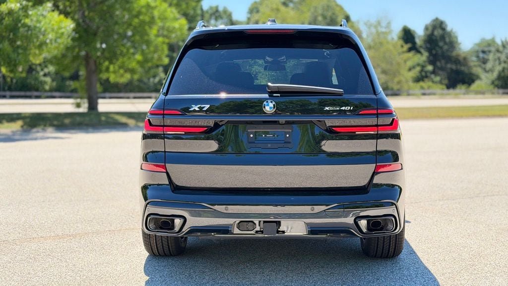 New 2027 BMW X7 xDrive40i w/ M Sport Package AWD/4WD image 5