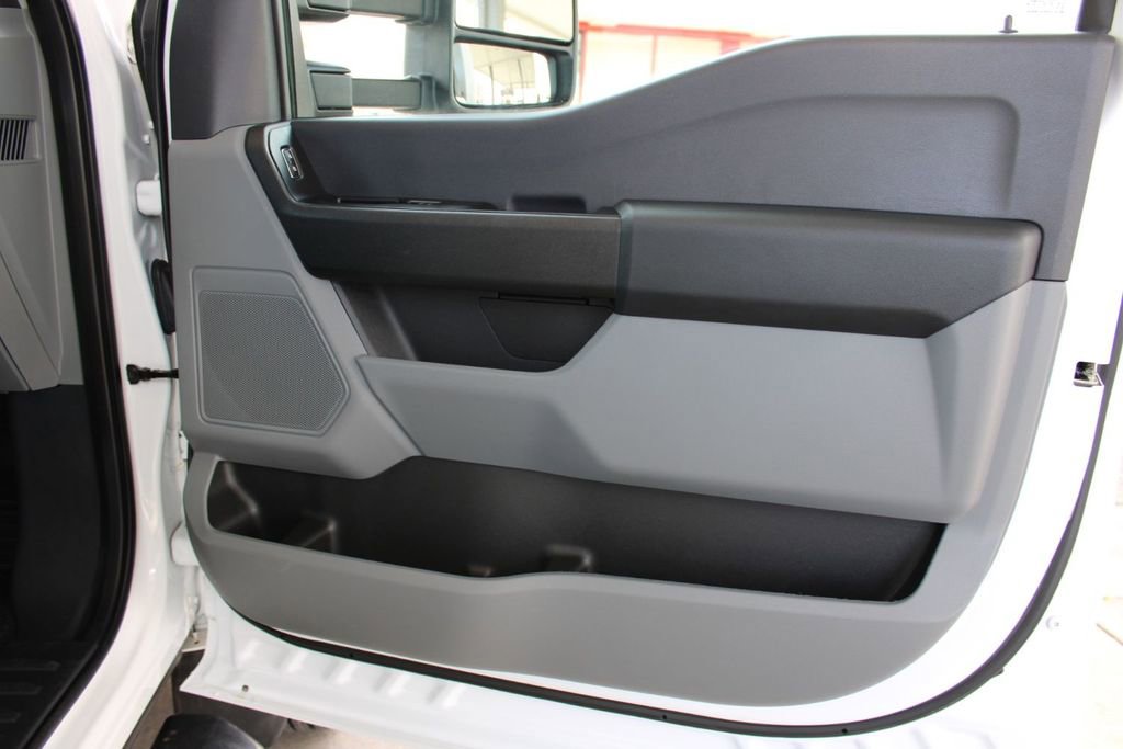 Used 2023 Ford F550 4x4 Regular Cab Super Duty image 30