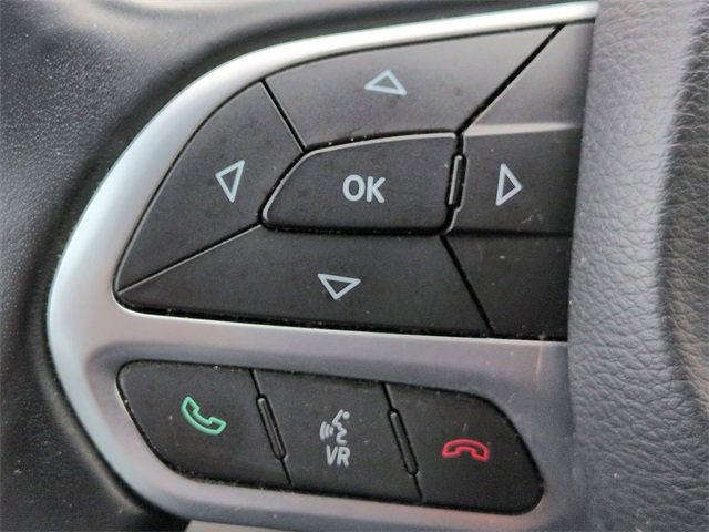 Used 2017 Chrysler Pacifica Touring-L w/ Tire & Wheel Group image 18