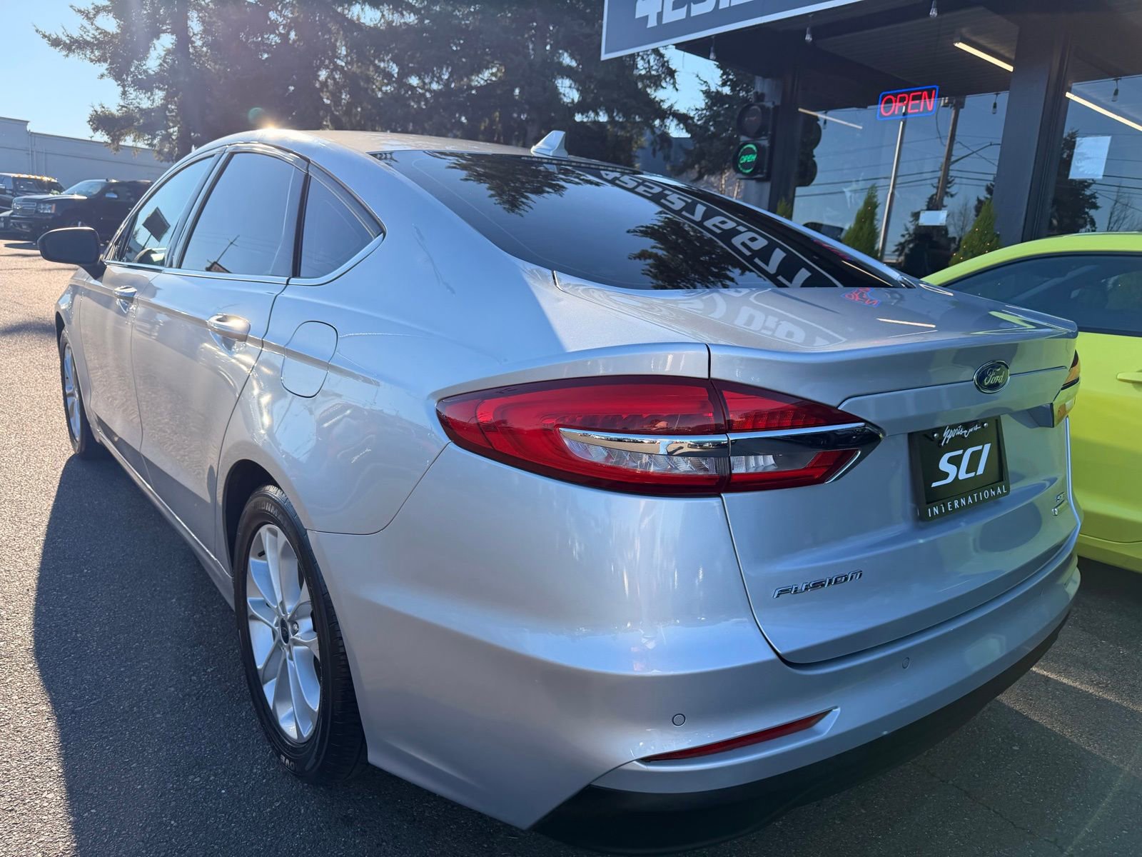 Used 2019 Ford Fusion SE image 11