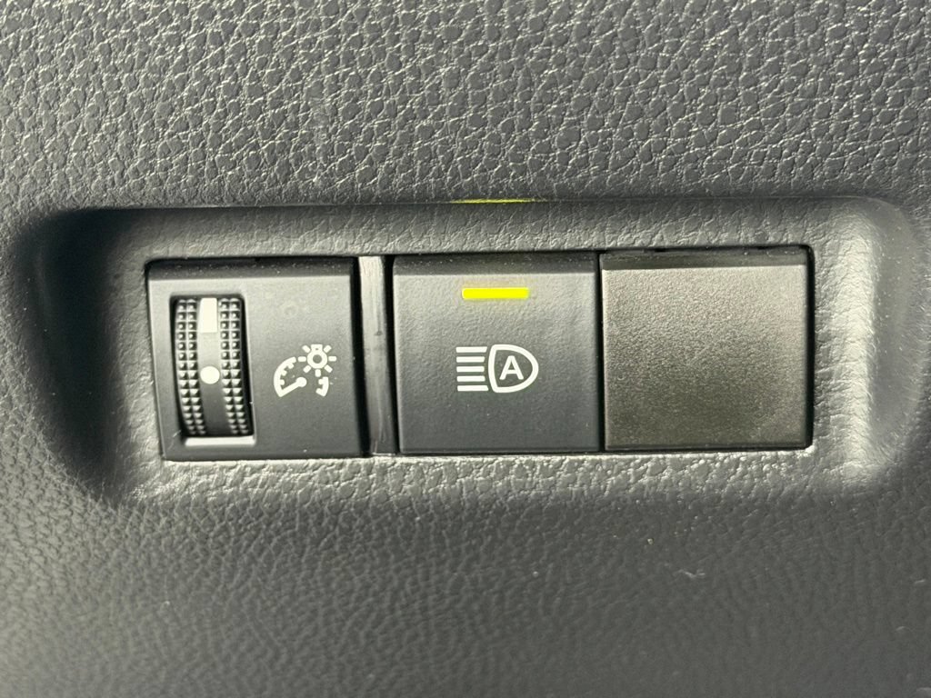 Used 2021 Toyota RAV4 XLE w/ Carpet Mat Package (TMS) AWD/4WD image 29