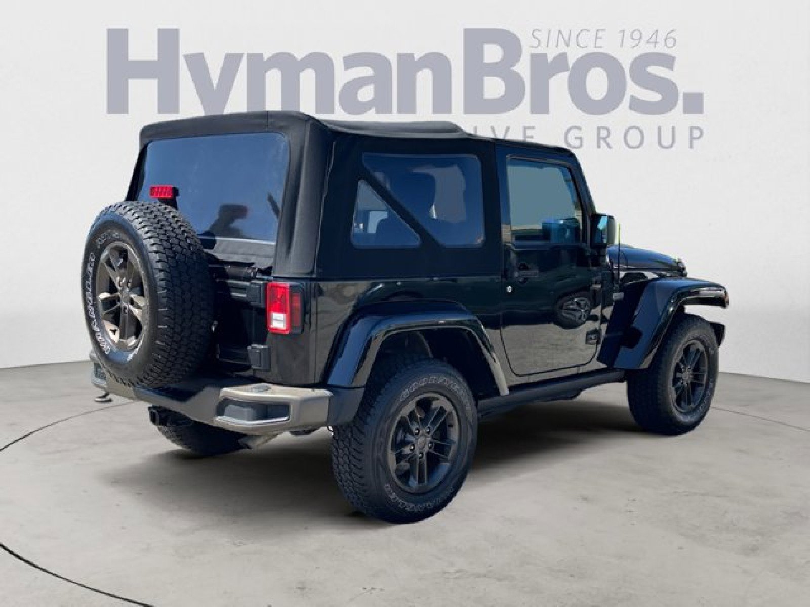 Used 2016 Jeep Wrangler Sahara AWD/4WD image 4