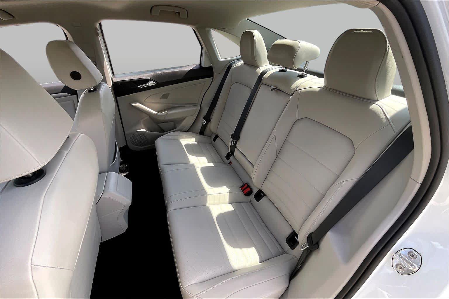 Used 2024 Volkswagen Jetta SE FWD image 19