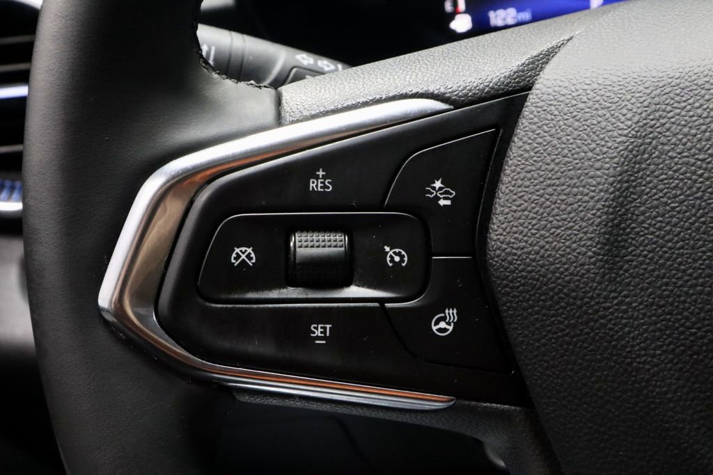 Used 2025 Chevrolet Trax LT w/ LT Convenience Package image 26