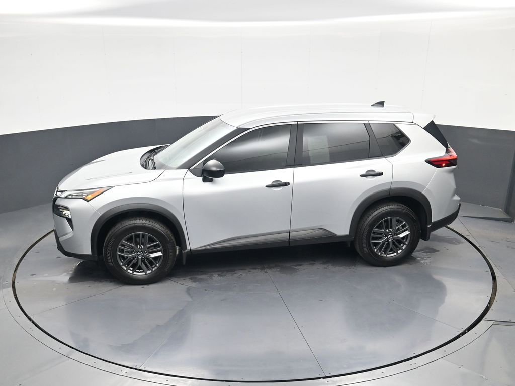 Used 2025 Nissan Rogue S FWD image 26