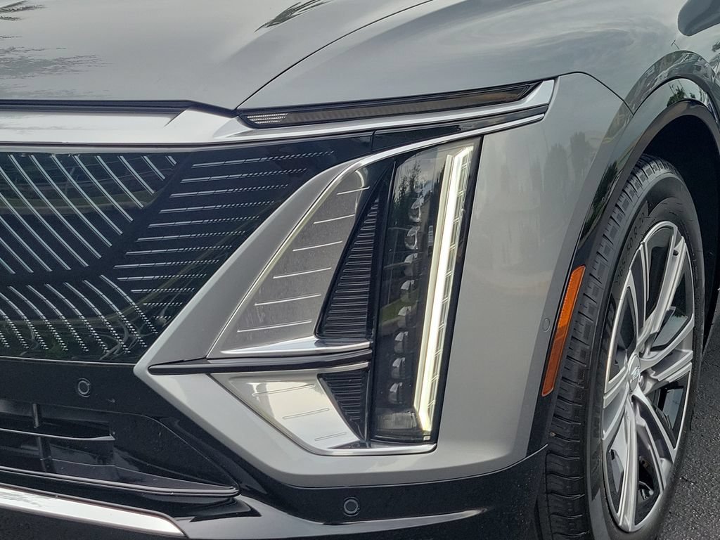 Certified 2024 Cadillac Lyriq Luxury AWD/4WD image 10