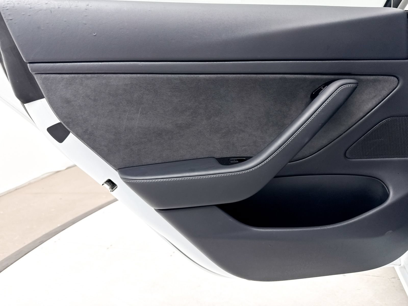 Used 2018 Tesla Model 3 Long Range RWD image 33