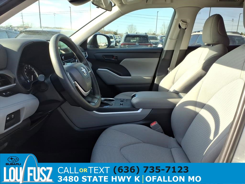 Used 2023 Toyota Highlander L image 25