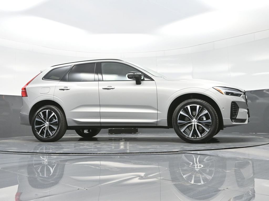 Used 2025 Volvo XC60 B5 Plus w/ Climate Package image 24