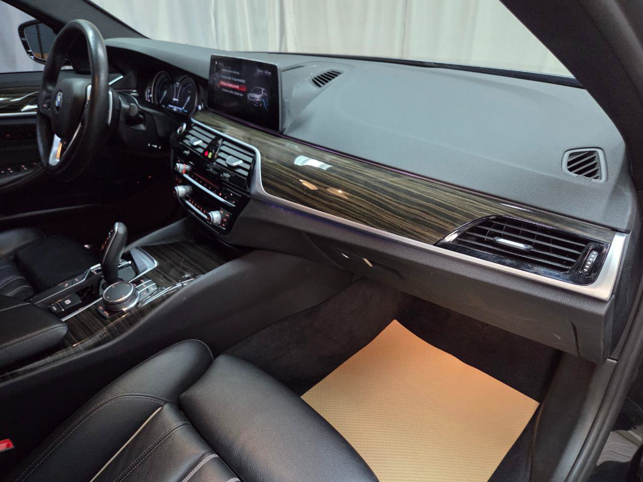 Used 2019 BMW 530e xDrive w/ Convenience Package AWD/4WD image 20