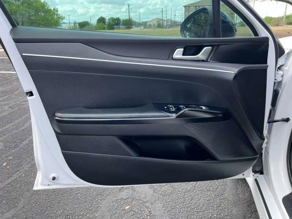 Used 2022 Kia K5 GT-Line FWD image 11