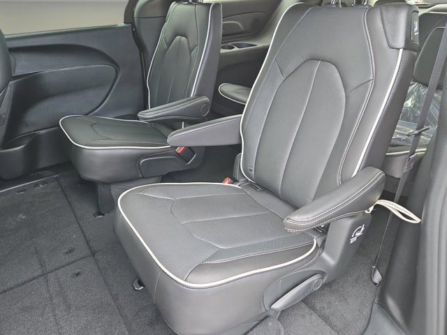 New 2026 Chrysler Pacifica Limited w/ S Appearance Package image 17