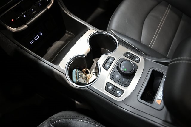 Used 2022 GMC Terrain Denali w/ Black Diamond Edition image 18