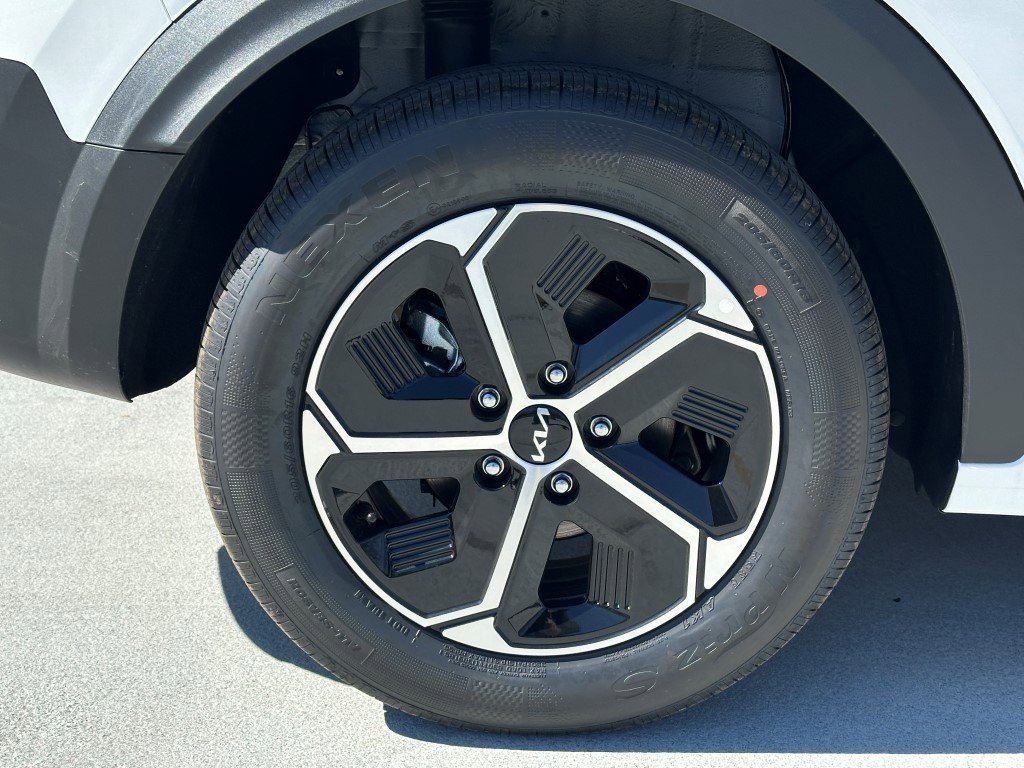 New 2025 Kia Niro EX image 7