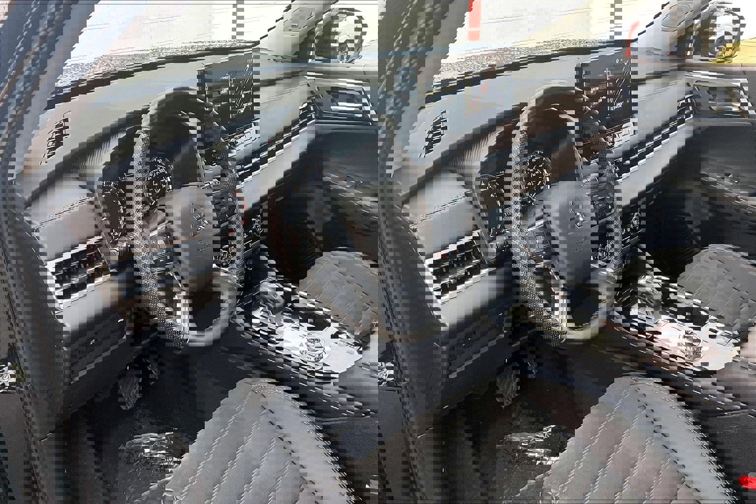 Used 2025 Mitsubishi Outlander SE image 18