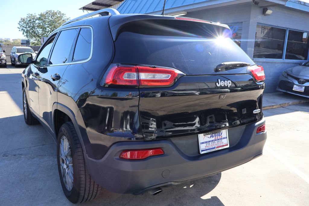 Used 2018 Jeep Cherokee Latitude FWD image 5