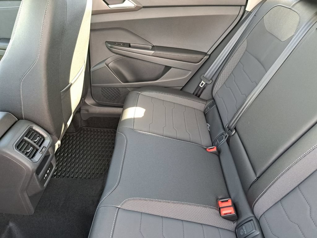 New 2026 Volkswagen Taos SE image 19