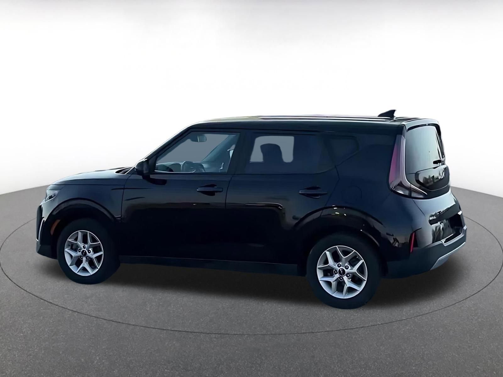 Used 2025 Kia Soul LX w/ LX Technology Package image 10