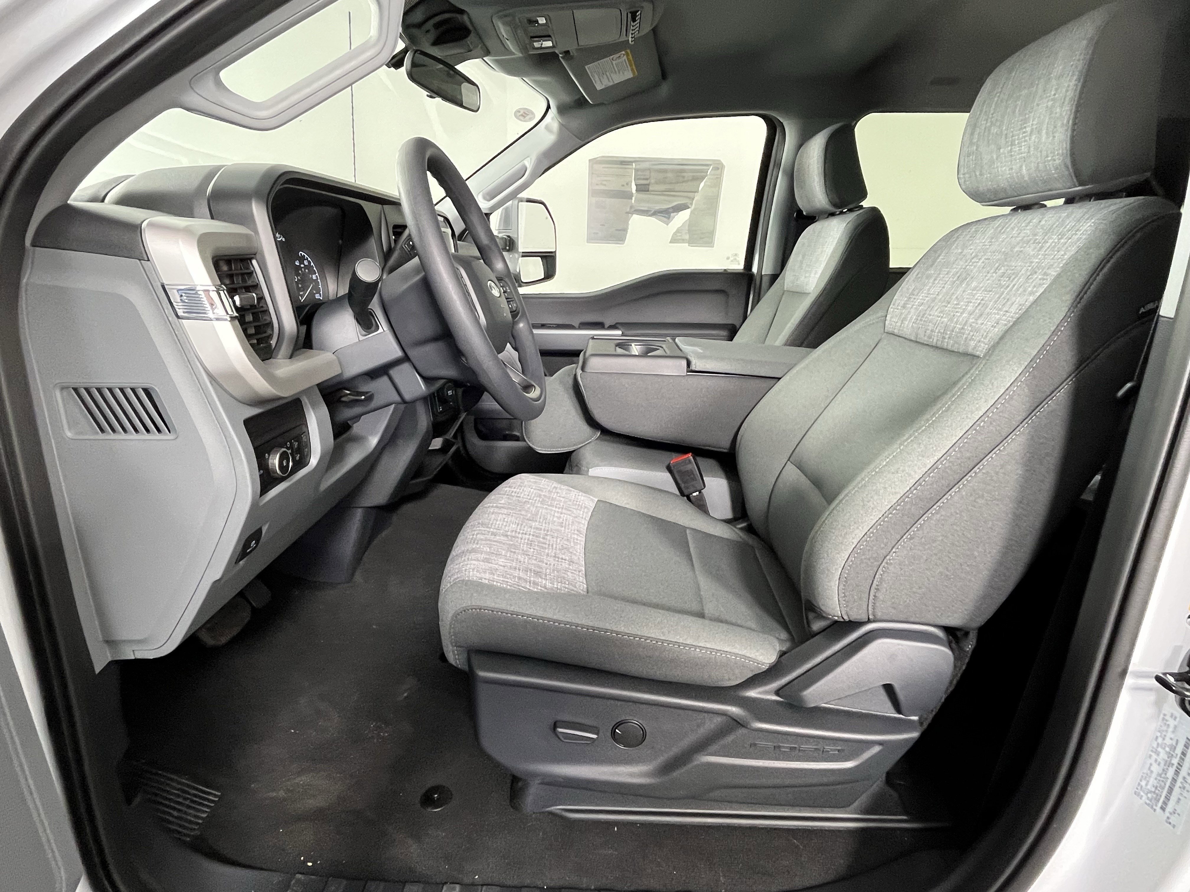 New 2026 Ford F350 XLT w/ FX4 Off-Road Package image 9