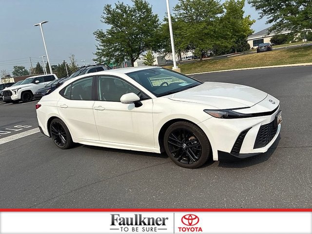 Used 2025 Toyota Camry SE FWD image 2