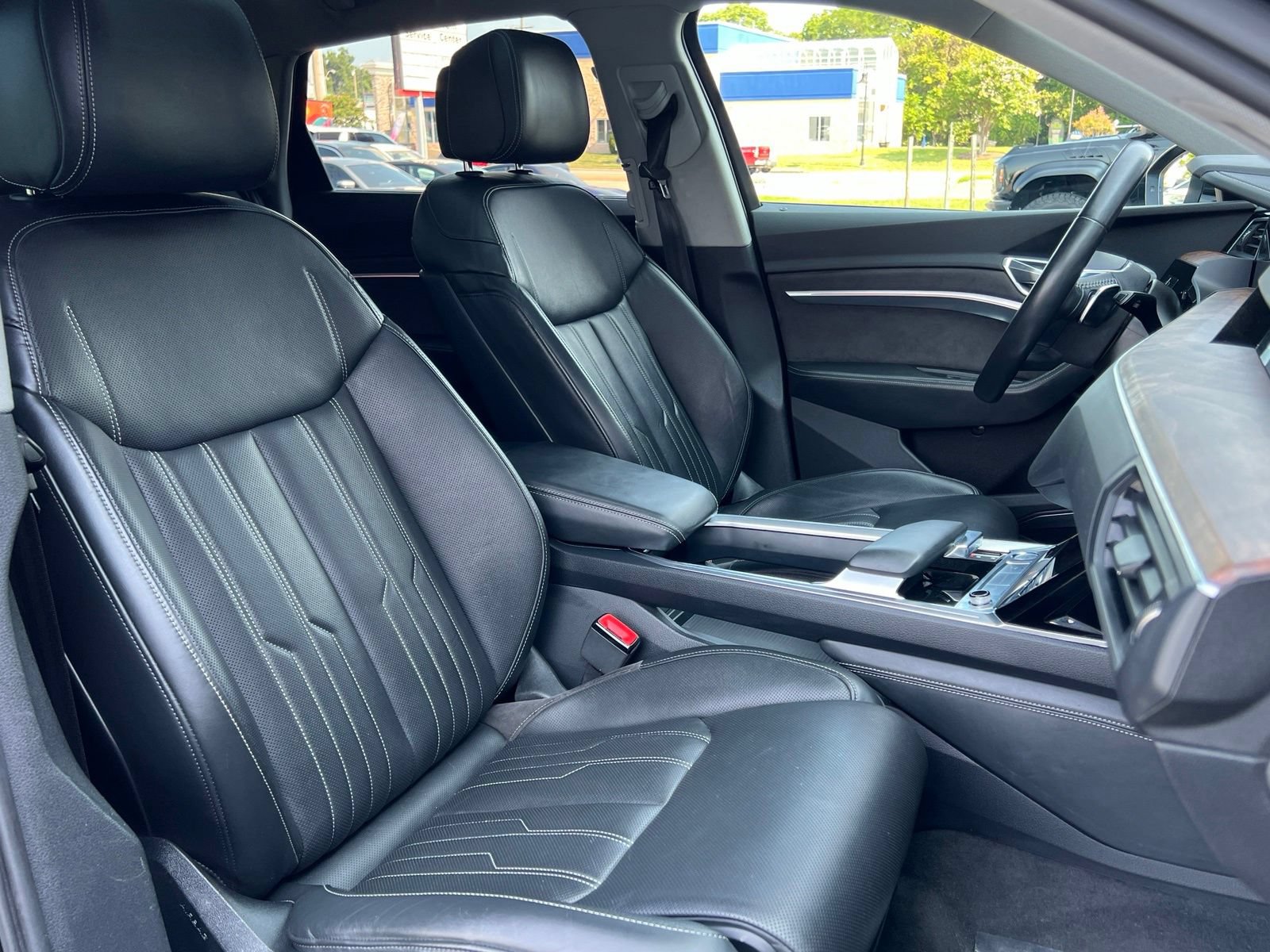 Used 2019 Audi e-tron Prestige w/ Prestige Package AWD/4WD image 27