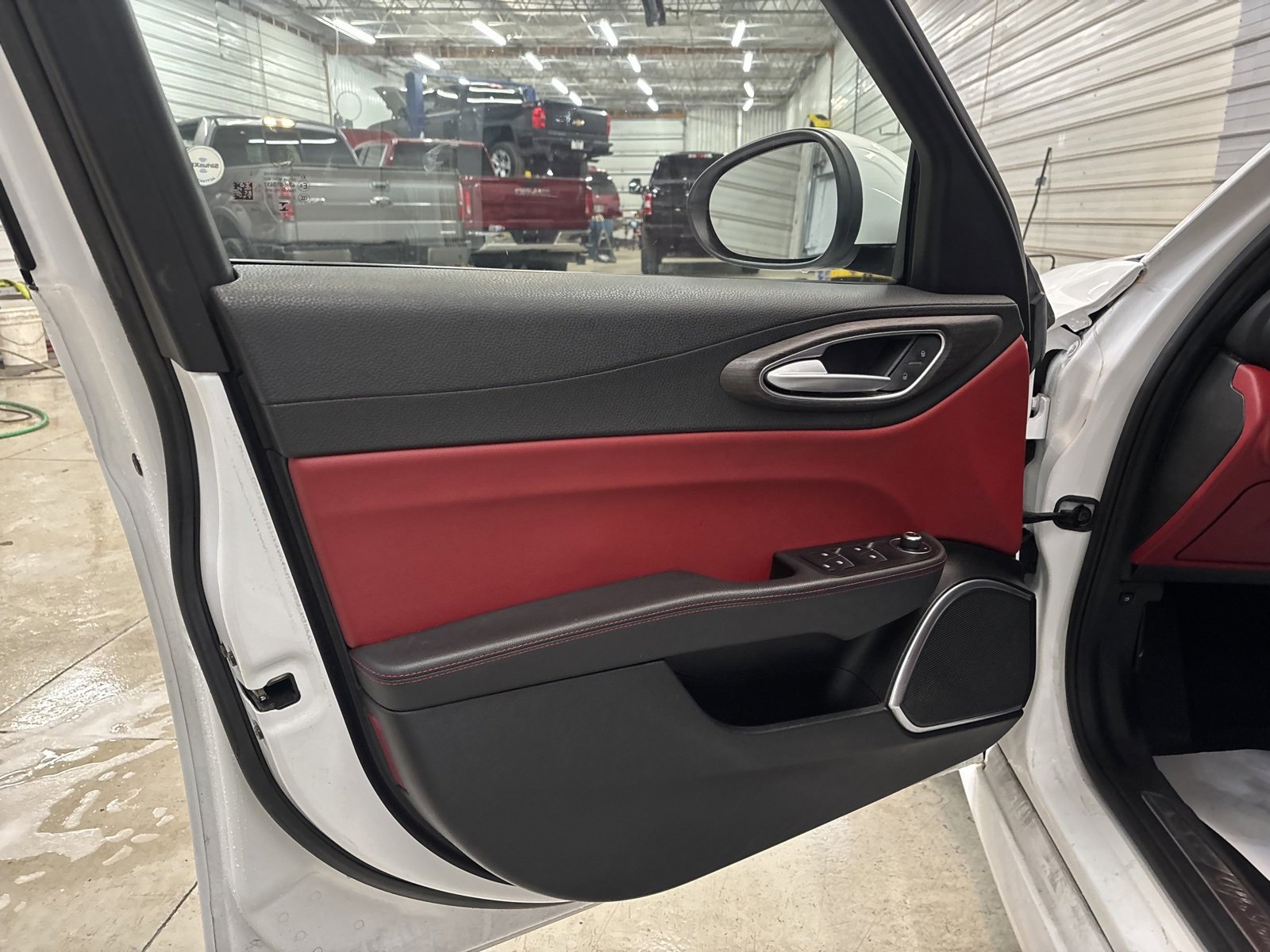 Used 2020 Alfa Romeo Giulia Ti image 9